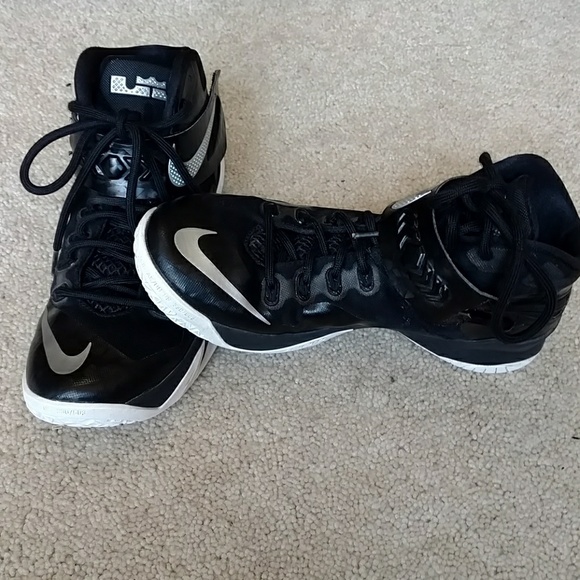 Lebron soilder 8 women's size 9 - Picture 5 of 8